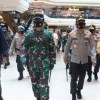 Panglima TNI bersama Kapolri dan Gubernur Jateng saat meninjau penerapan ptotokol kesehatan di Semarang.